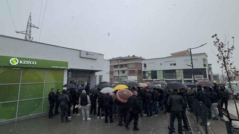 Pakënaqësi e madhe, protestë e vogël
