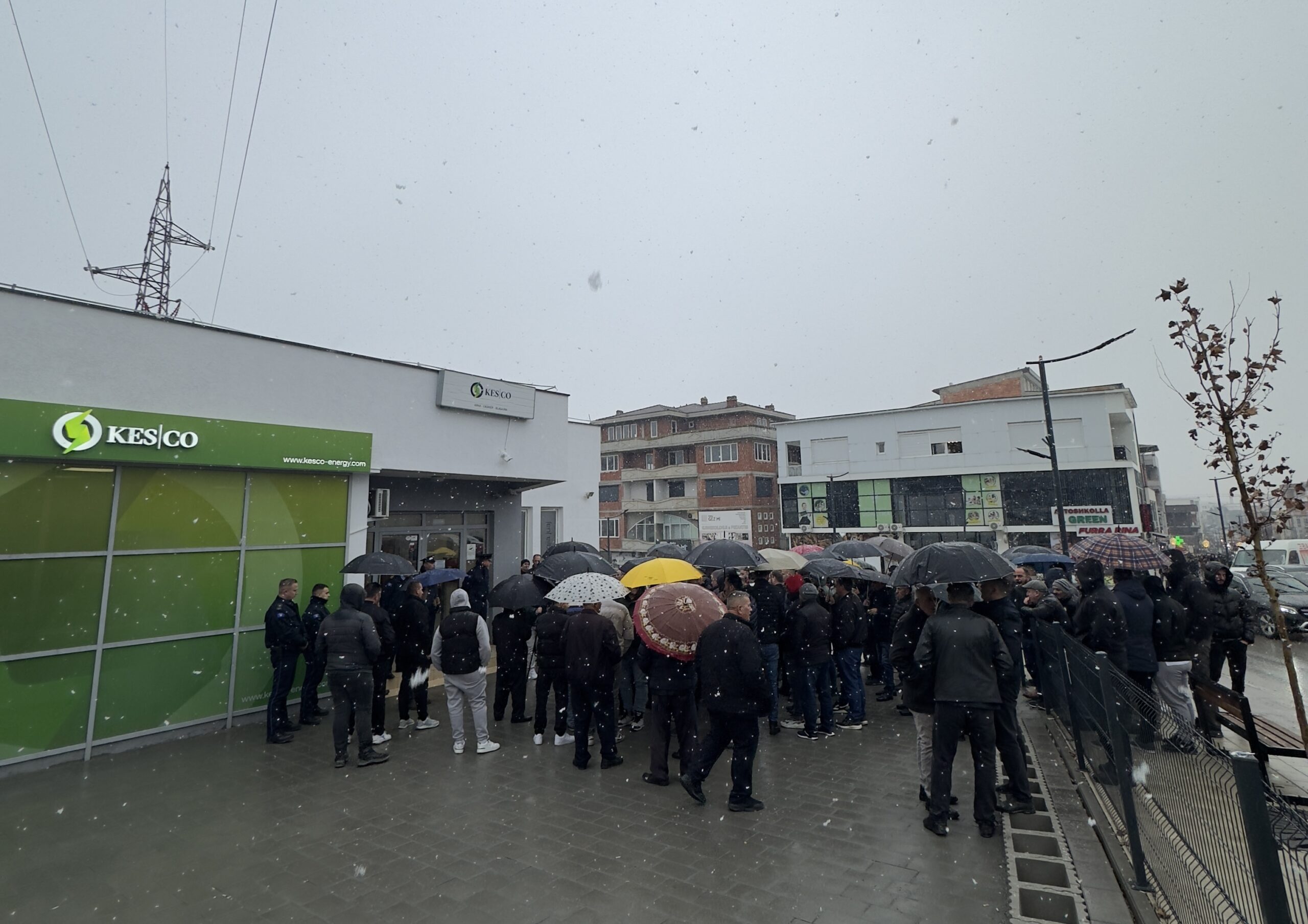 Pakënaqësi e madhe, protestë e vogël
