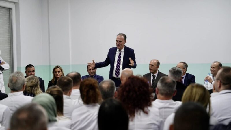 Shfrytëzoi Shtëpinë e Shëndetit për fushatë, Fatmir Limaj dënohet me 8 mijë euro