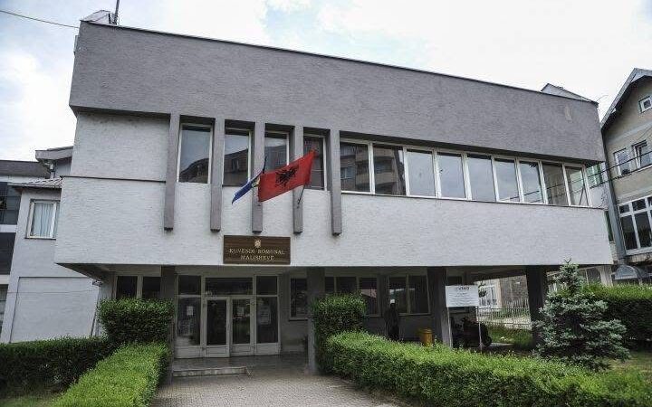 Nisma akuzohet nga VV-ja për blerje votash me para publike në Malishevë